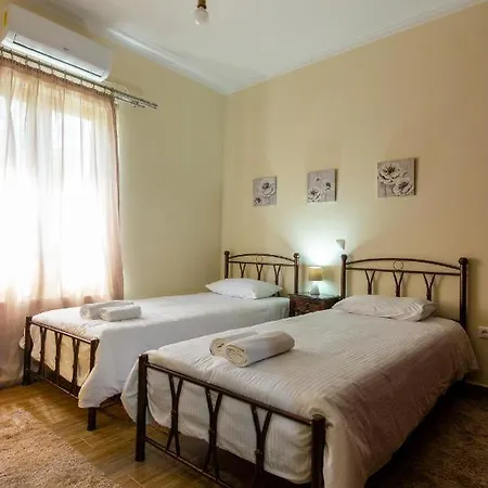 Katerina & Elia's Family House Леонидион