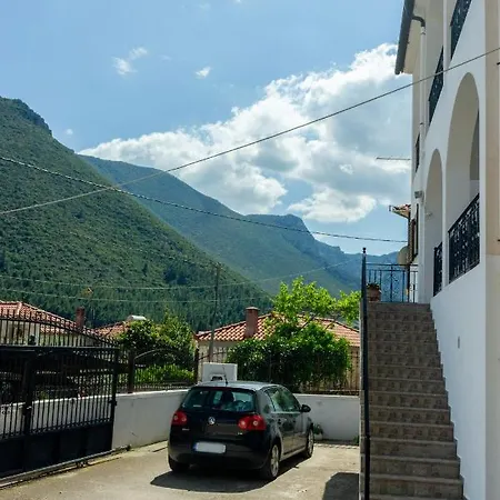 Katerina & Elia's Family House Апартаменты *