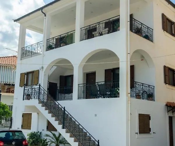 アパート Katerina & Elia's Family House Leonídion